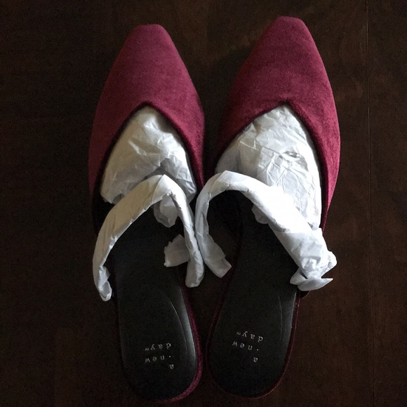 a new day Maxine's Mules - Burgundy Velvet Shoes NWT - Picture 3 of 3